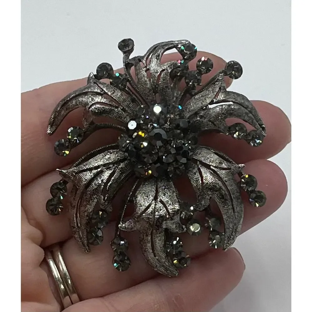 Vintage Black Metal‎ Brooch Pin Black clear Stones flower leaf bow ribbon Spray